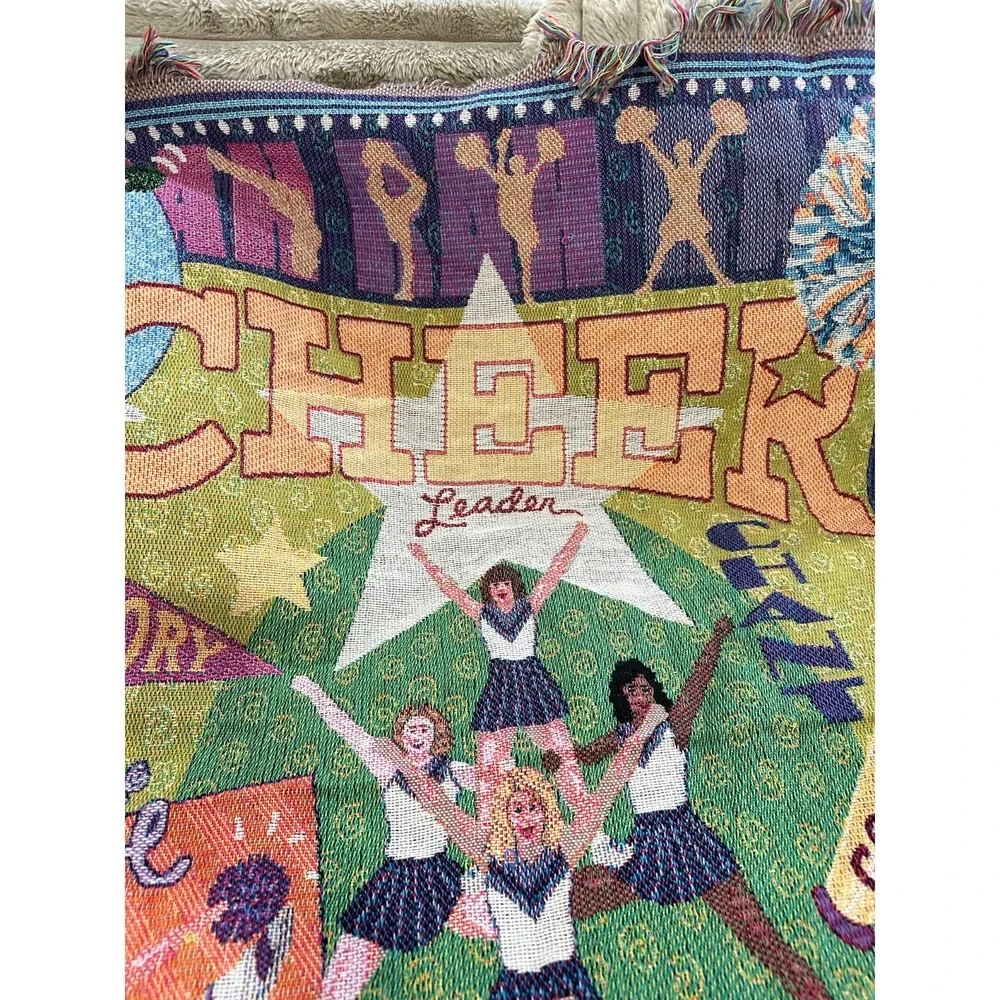 woven cheer‎ quilt/throw